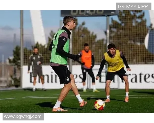 皇马全员合练赫伊森阿诺德卡瓦哈尔塞巴略斯状态回暖备战新赛季 皇马全员合练赫伊森阿诺德卡瓦哈尔塞巴略斯状态回暖备战新赛季