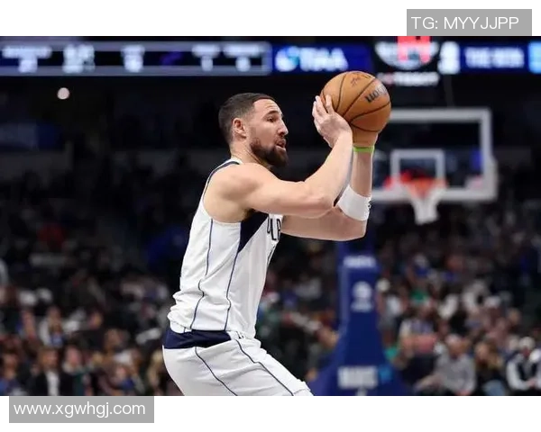 克莱兴奋拿到比赛用球期待三分球里程碑的到来 克莱兴奋拿到比赛用球期待三分球里程碑的到来